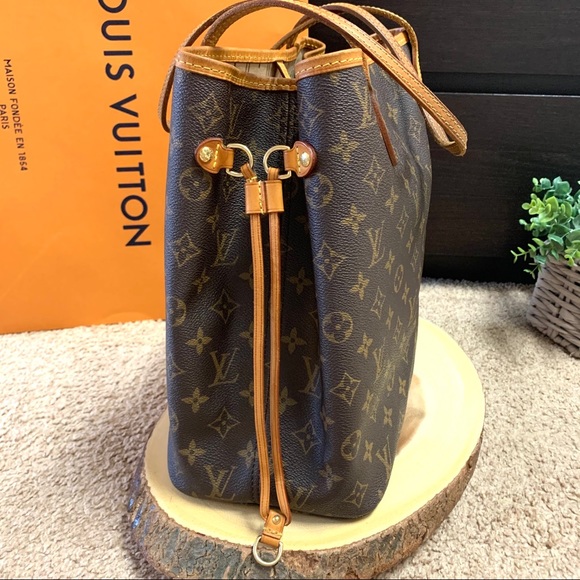 Louis Vuitton Neverfull MM Monogram Canvas Tote - Picture 11 of 13
